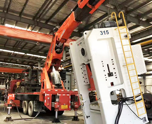 遂宁附近随车吊出租，轻松解决运输难题