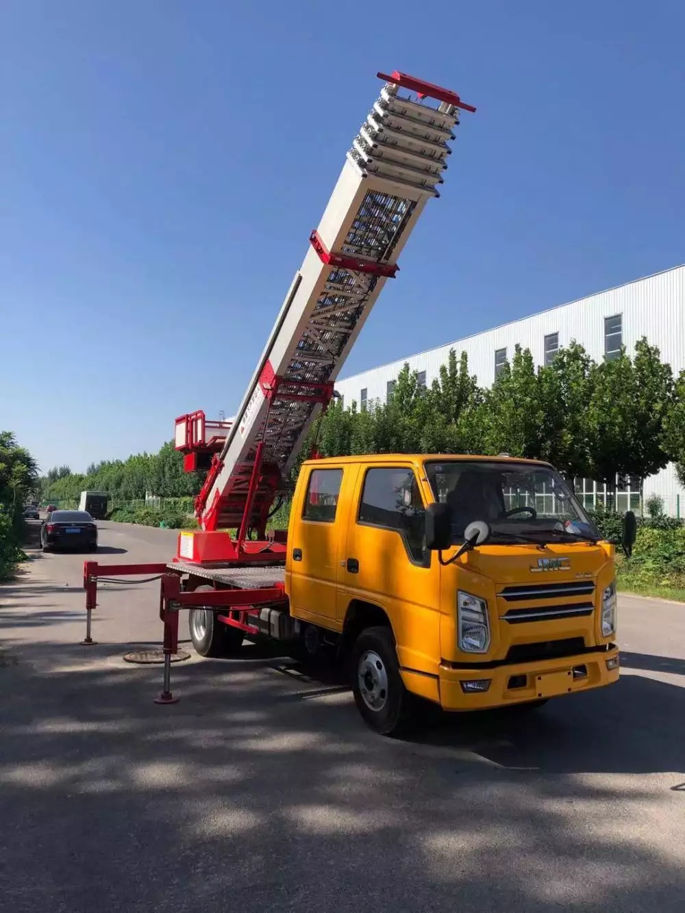 遂宁附近的云梯车出租服务：轻松解决高空作业需求